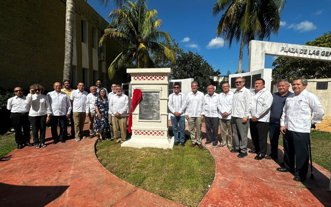 Develan estela conmemorativa de la Sociedad de Exalumnos de Ingeniería de la UADY