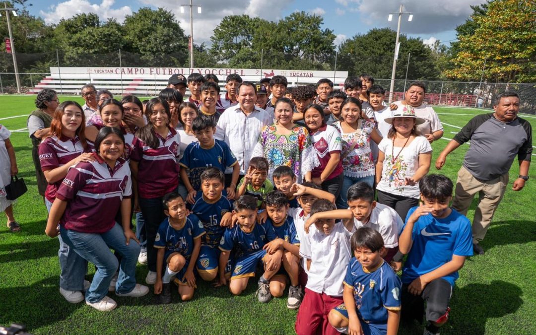 Gobierno del Estado entrega renovada cancha de fútbol 7, en Xocchel