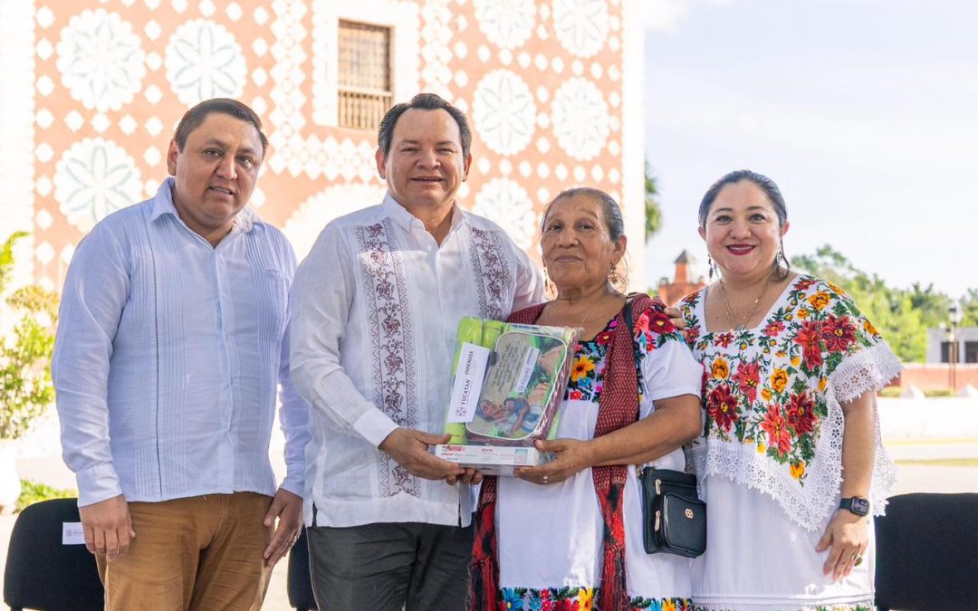 Gobernador de Yucatán anuncia apoyo económico bimestral a parteras tradicionales mayas