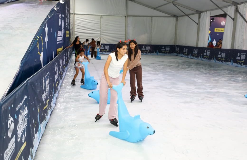 Como un éxito catalogó Cecilia Patrón la aceptación por la pista de hielo