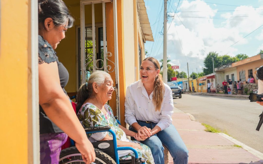 Entrega Cecilia Patrón títulos de propiedad en comisarías de Mérida