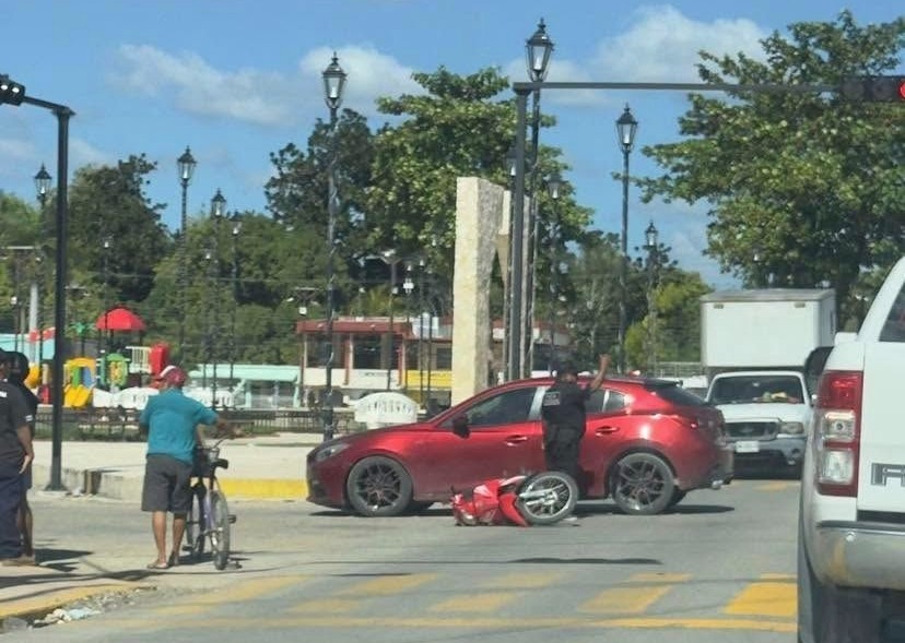 Con accidente vial estrenan semáforo en Temozón