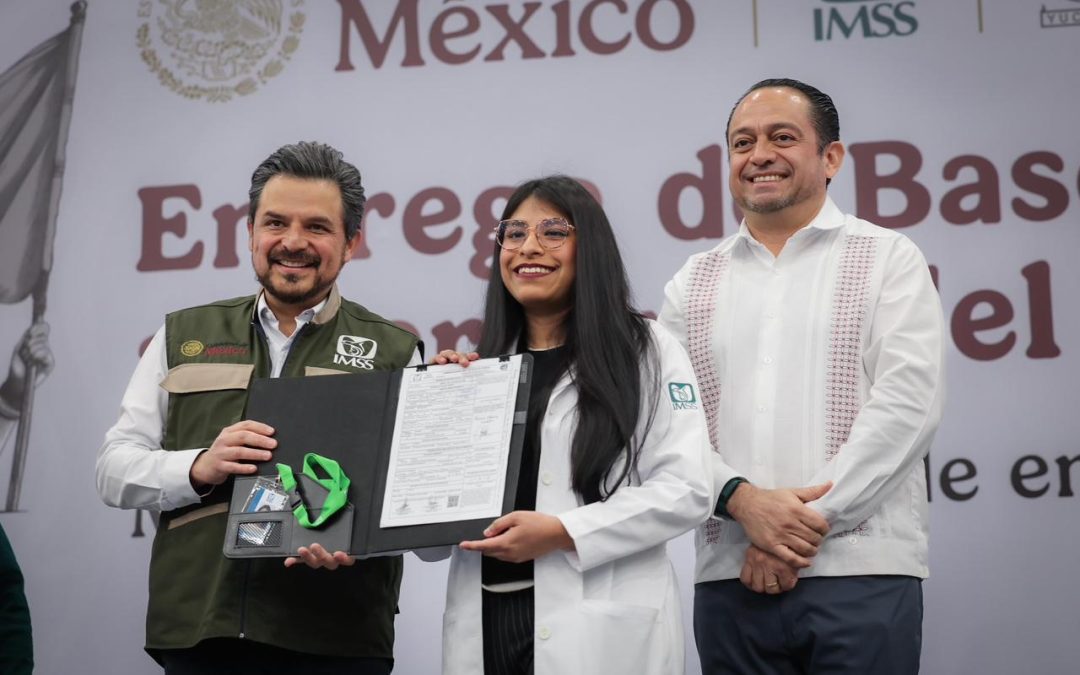 Entregan 124 bases y nombramientos a personal del IMSS en Yucatán
