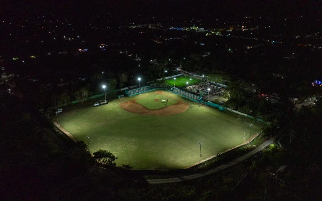 Amplían obras en Telchac Pueblo deporte nocturno y convivencia familiar