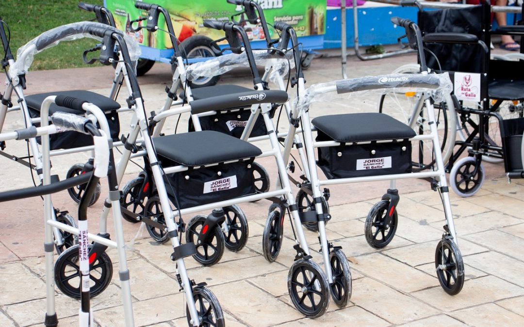 Entregan aparatos de movilidad en Motul