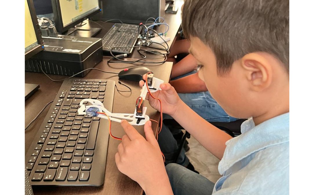 Invitan a niñas, niños y adolescentes al Taller de Robótica de la UADY