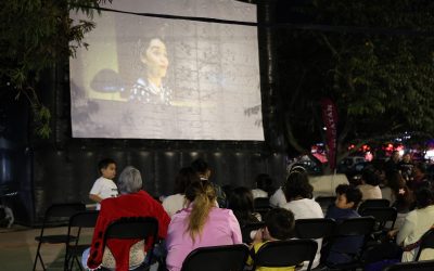 Celebran San Valentín con cine al aire libre y bazar en Los Paseos
