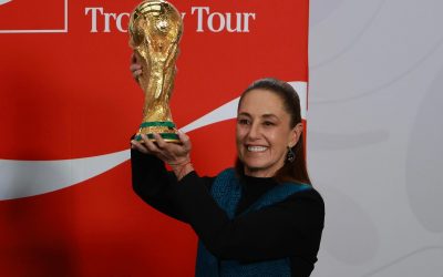 Claudia Sheinbaum y Rommel presentan la Copa del Mundo que iniciará su recorrido por nuestro país